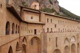 monastery 1291913_1280