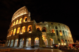 Colosseum_at_night