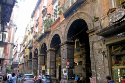 Napoli_ _Via_dei_Tribunali