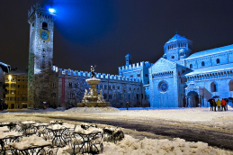 1200px Trento_piazza_duomo_invernale