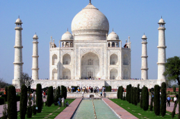 Taj_Mahal_in_March_2004