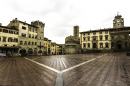 Panoramica_di_Piazza_Grande_Arezzo