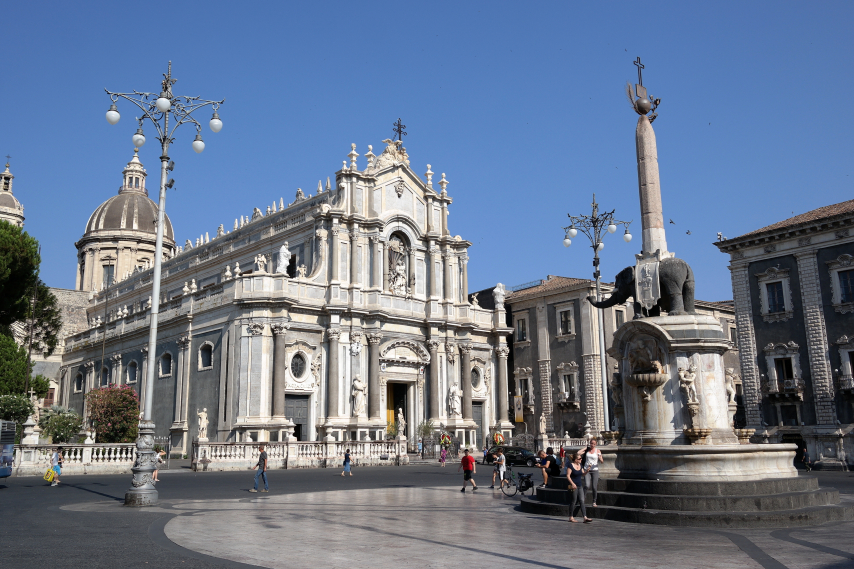 Catania_ _Piazza_Duomo_03