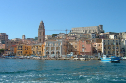 800px Gaeta_medievale_vista_dal_mare