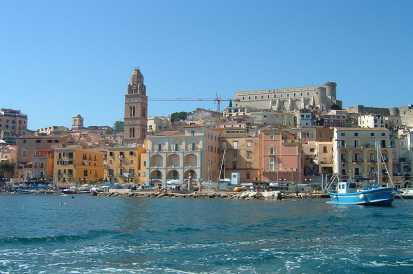 800px Gaeta_medievale_vista_dal_mare