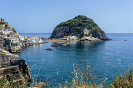 8 mila euro agli studenti di ischia