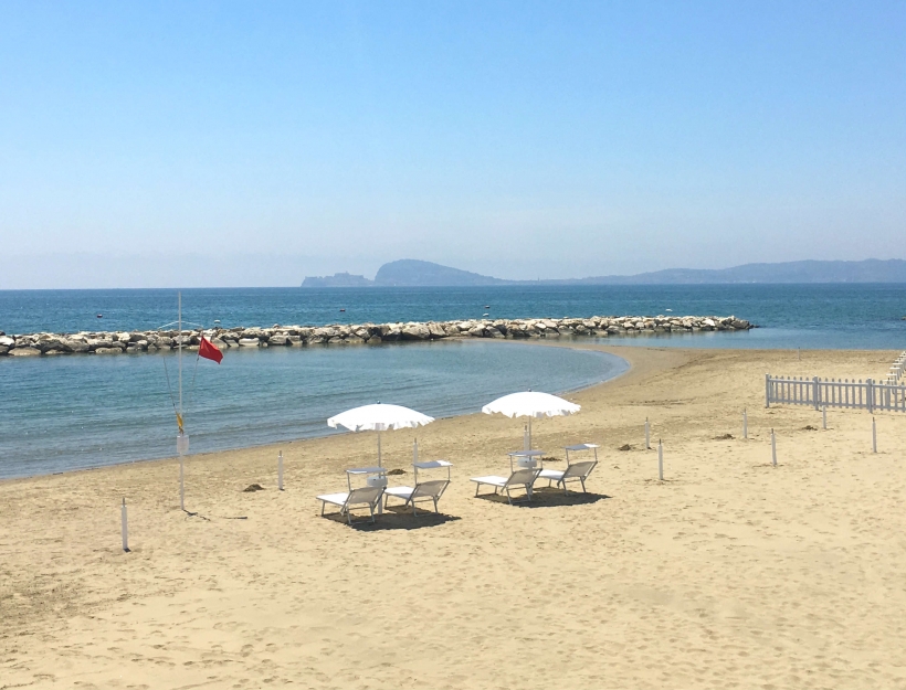 1 LITTLE GARDEN   FORMIA