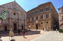 1024px Pienza_Piazza_Pio_II