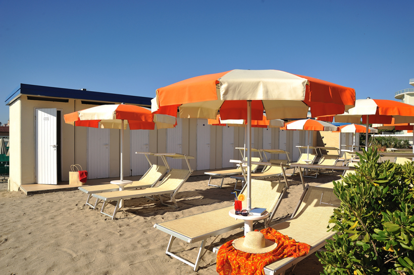 hotel ausonia   milano marittima 00