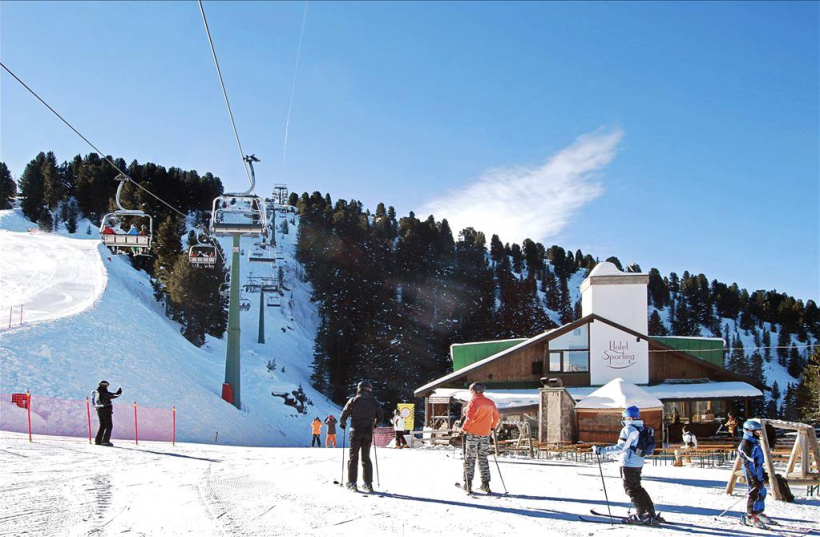 1 HOTEL SPORTING   CAVALESE
